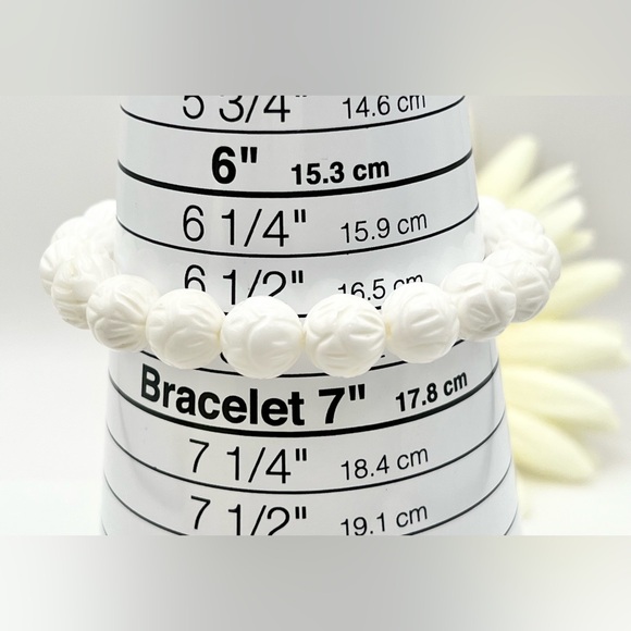 WHITE CARVED CORAL BRACELET - Picture 5 of 7